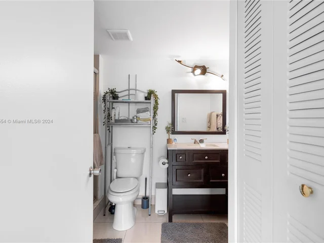 20505 E Country Club Dr # 132, Aventura FL 33180