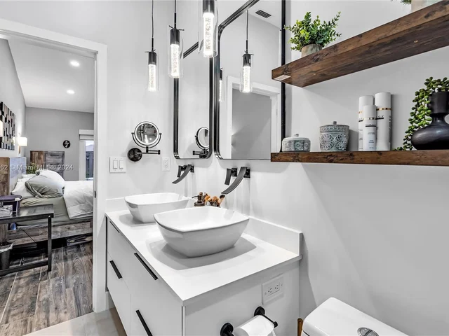 12326 SW 111th S Canal St Rd # 12326, Miami FL 33186