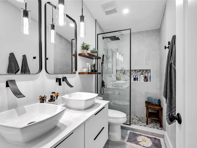 12326 SW 111th S Canal St Rd # 12326, Miami FL 33186