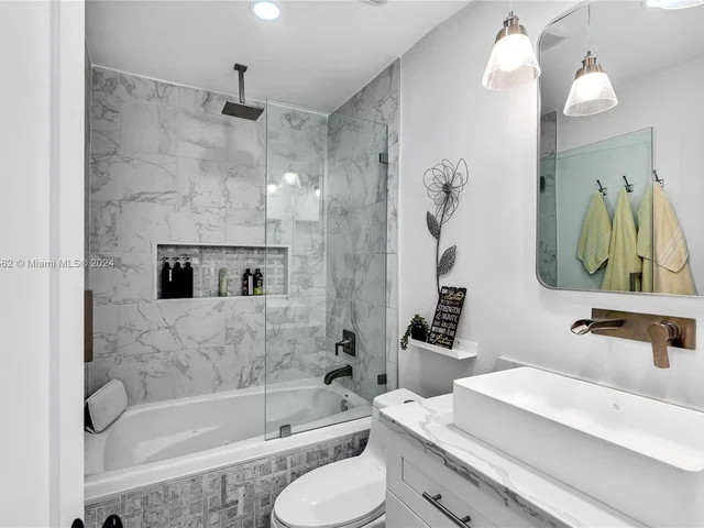 12326 SW 111th S Canal St Rd # 12326, Miami FL 33186