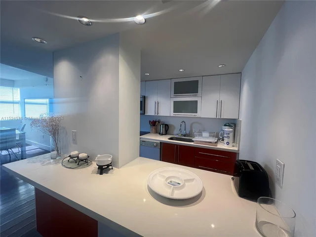 5313 Collins Ave # 704, Miami Beach FL 33140