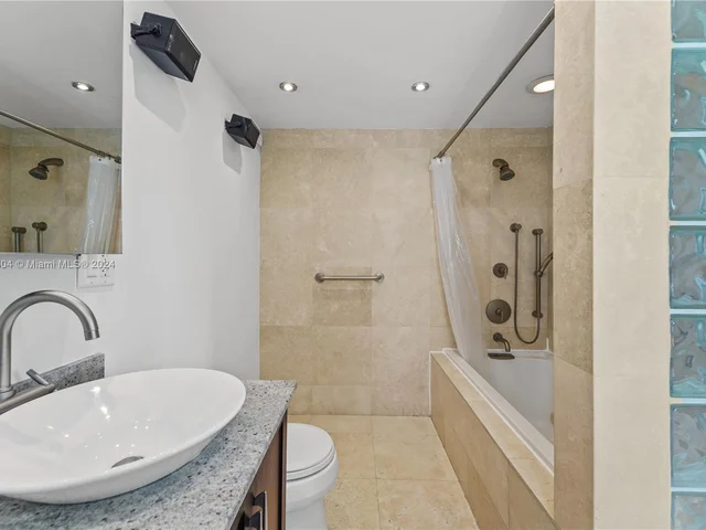 5640 Collins Ave # 7B, Miami Beach FL 33140