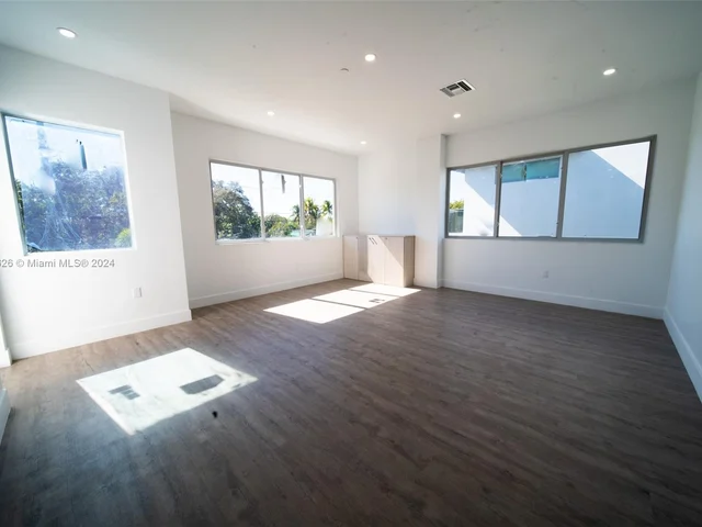 500 Foster Rd # A, Hallandale Beach FL 33009