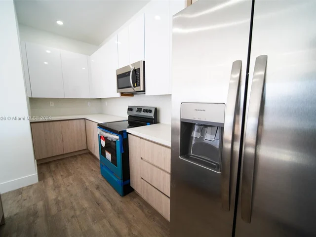 500 Foster Rd # A, Hallandale Beach FL 33009