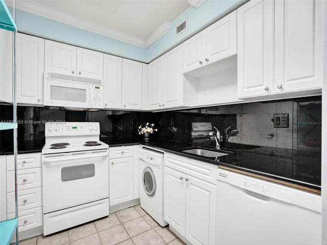 2501 S Ocean Dr # 307, Hollywood FL 33019