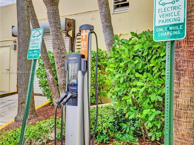 2501 S Ocean Dr # 307, Hollywood FL 33019