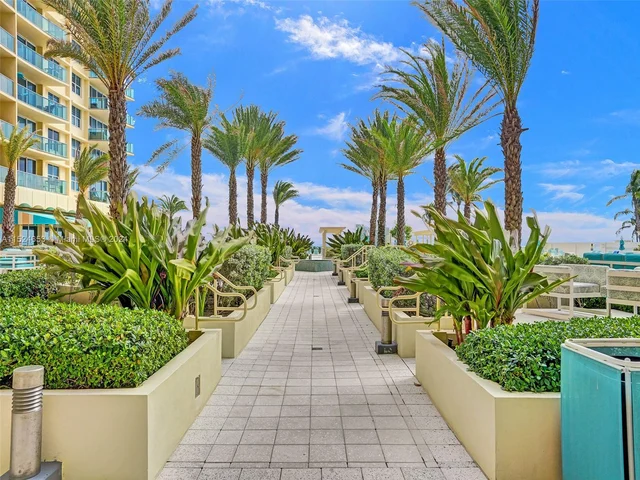 2501 S Ocean Dr # 307, Hollywood FL 33019