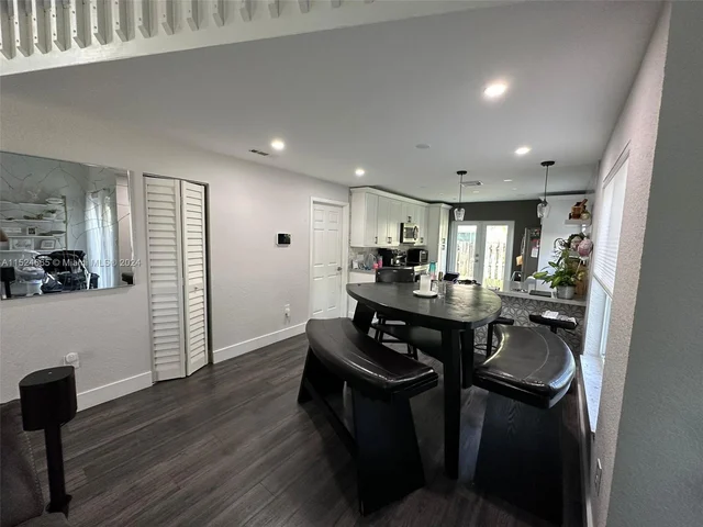 801 W Beckley Sq, Davie FL 33325