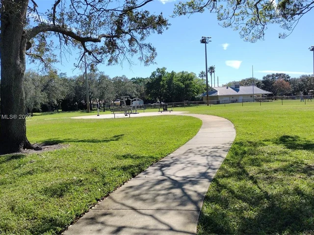 801 W Beckley Sq, Davie FL 33325