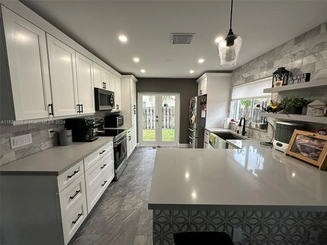 801 W Beckley Sq, Davie FL 33325