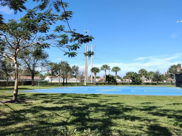 801 W Beckley Sq, Davie FL 33325