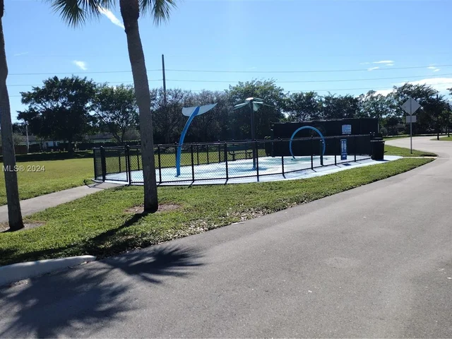 801 W Beckley Sq, Davie FL 33325