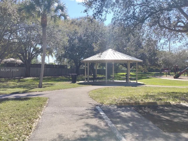 801 W Beckley Sq, Davie FL 33325