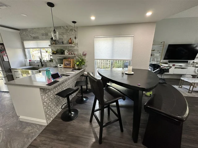 801 W Beckley Sq, Davie FL 33325