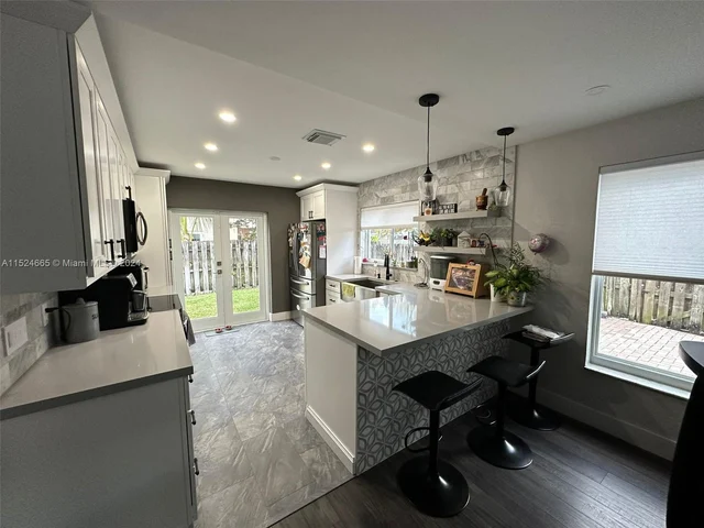 801 W Beckley Sq, Davie FL 33325