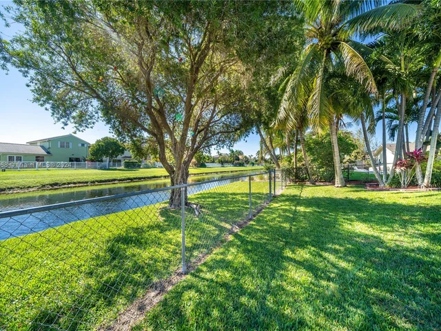 9500 NW 10th St, Plantation FL 33322