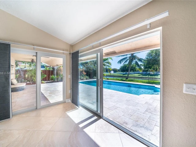 9500 NW 10th St, Plantation FL 33322