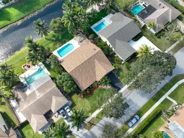 9500 NW 10th St, Plantation FL 33322