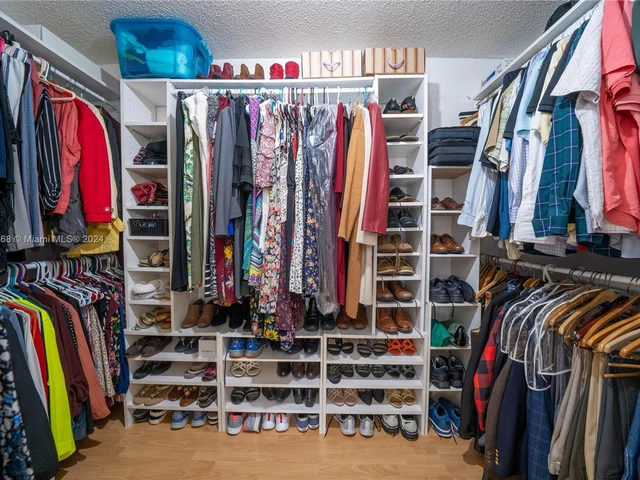 9500 NW 10th St, Plantation FL 33322