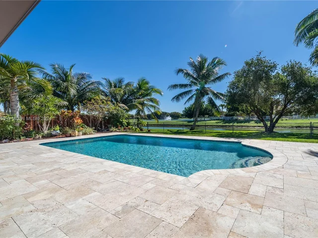 9500 NW 10th St, Plantation FL 33322