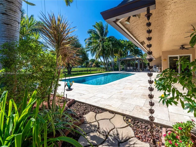 9500 NW 10th St, Plantation FL 33322