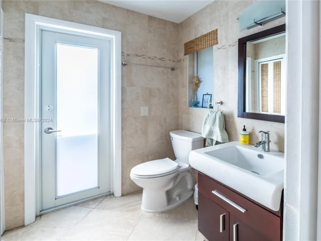 9500 NW 10th St, Plantation FL 33322