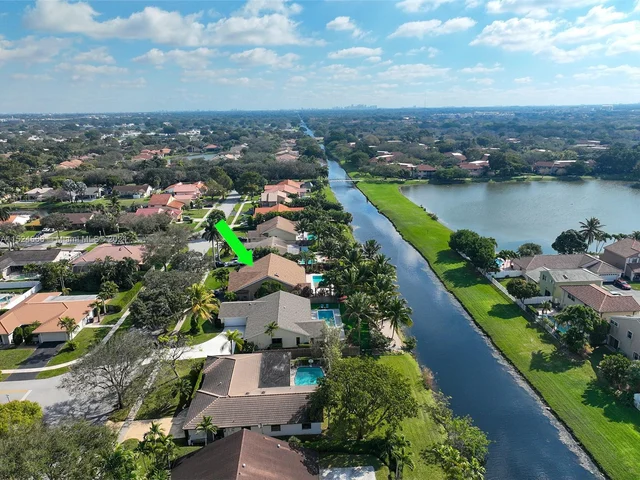 9500 NW 10th St, Plantation FL 33322