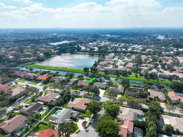 9500 NW 10th St, Plantation FL 33322