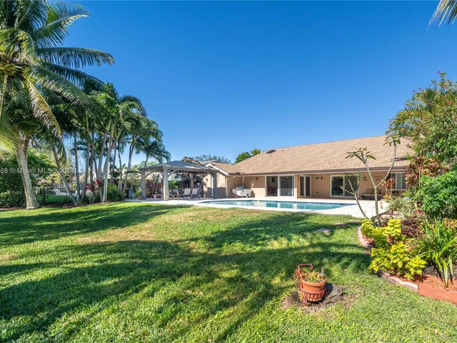 9500 NW 10th St, Plantation FL 33322