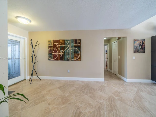 9500 NW 10th St, Plantation FL 33322