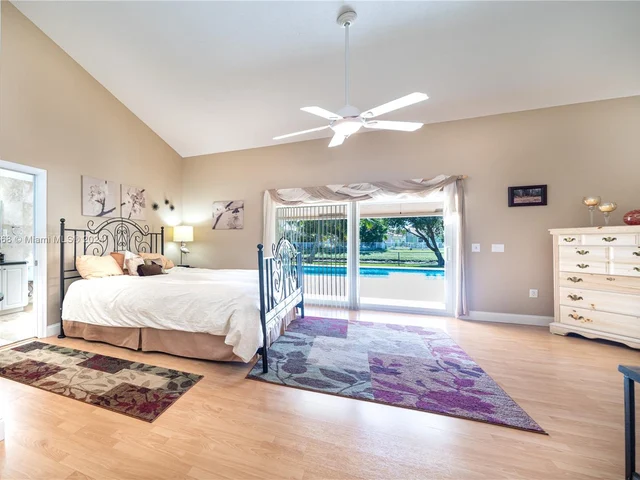 9500 NW 10th St, Plantation FL 33322