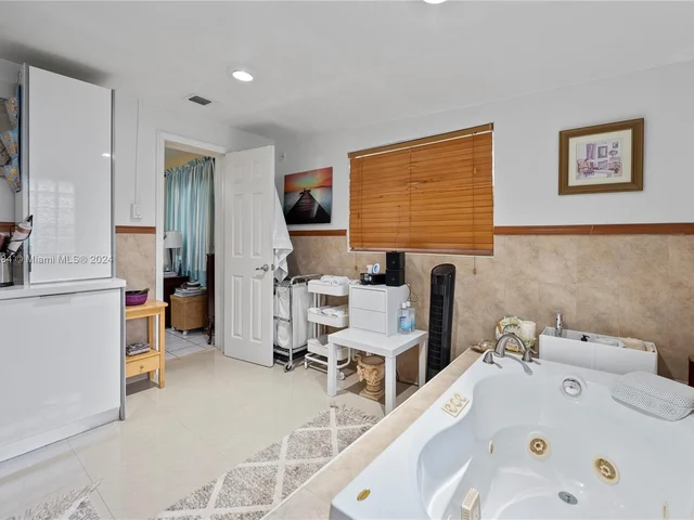 12121 SW 106th St, Miami FL 33186