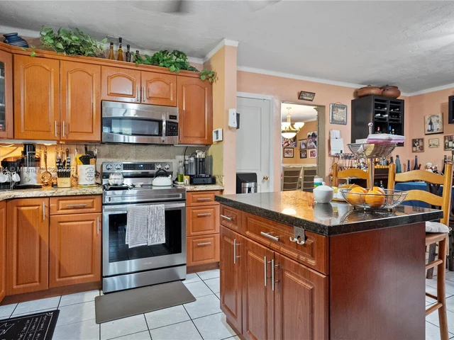 12121 SW 106th St, Miami FL 33186