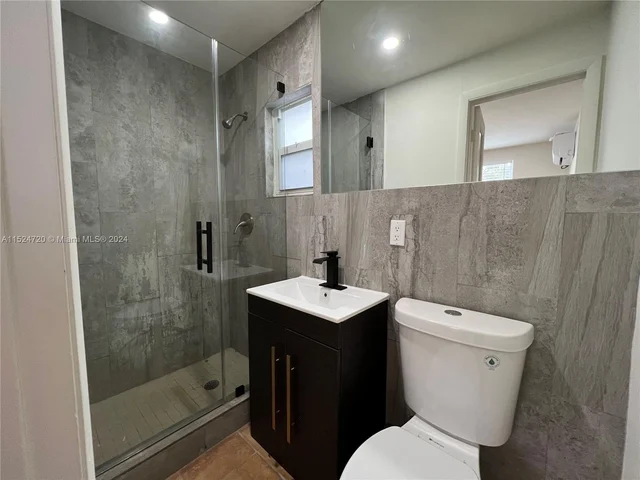 893 NE 81st St # 5, Miami FL 33138