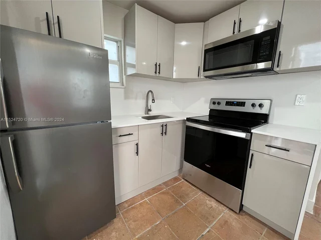 893 NE 81st St # 5, Miami FL 33138