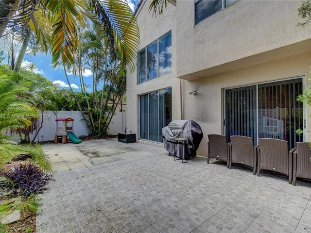 931 Opal Ter, Weston FL 33326