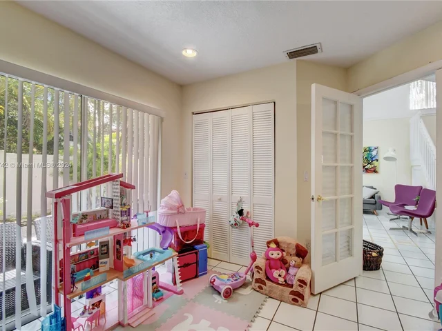 931 Opal Ter, Weston FL 33326