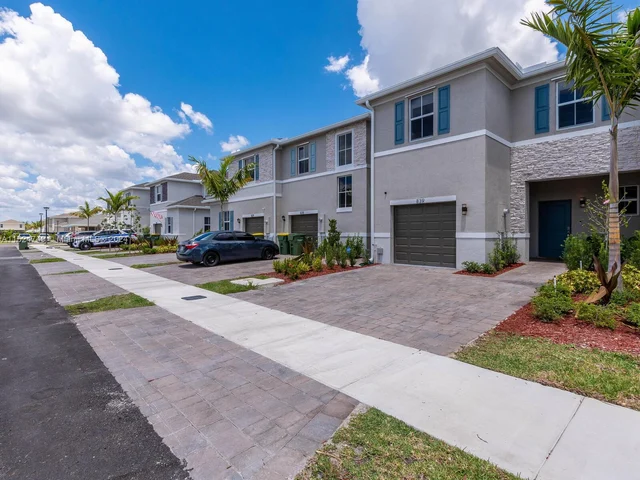 839 SE 17th Ct, Homestead FL 33034