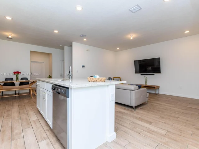 839 SE 17th Ct, Homestead FL 33034