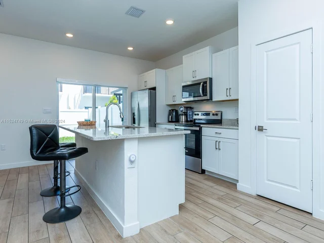 839 SE 17th Ct, Homestead FL 33034