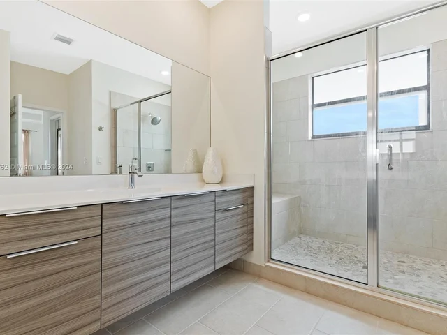 8836 NW 161st Ter, Miami Lakes FL 33018