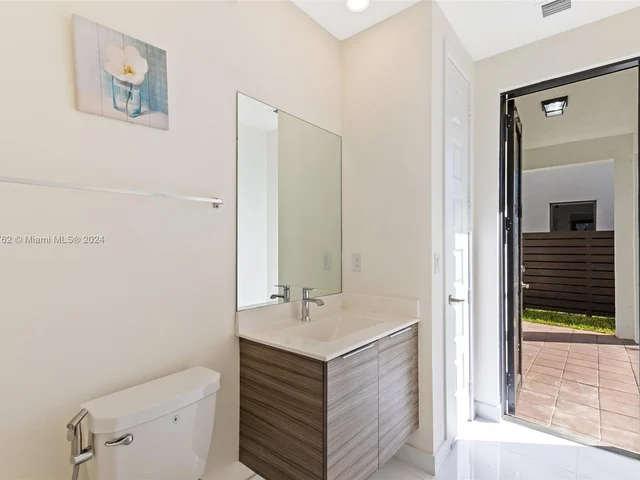 8836 NW 161st Ter, Miami Lakes FL 33018