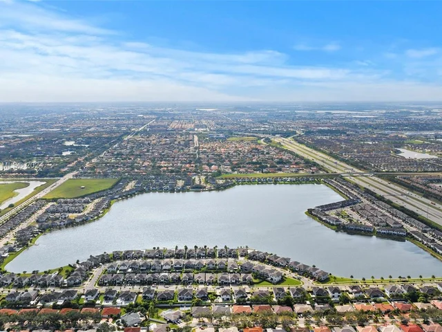 8836 NW 161st Ter, Miami Lakes FL 33018