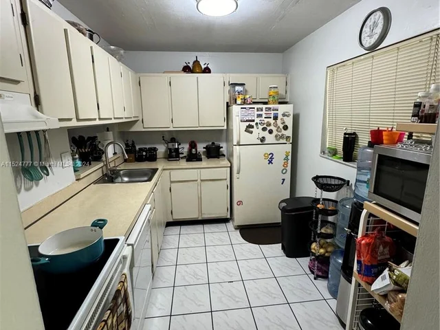 8615 NW 8th St # 210, Miami FL 33126