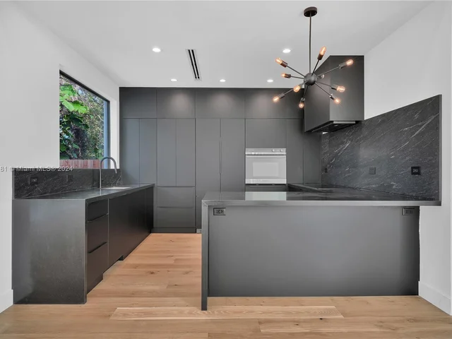 269 NW 45th St, Miami FL 33127