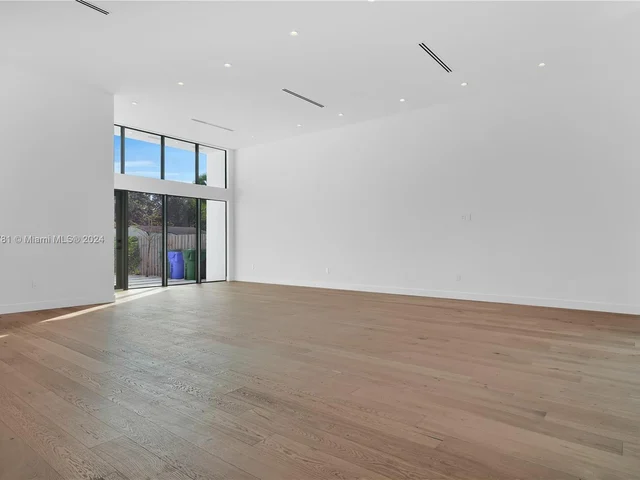 269 NW 45th St, Miami FL 33127