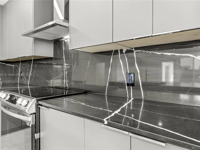 660 SE 4th Ave, Pompano Beach FL 33060