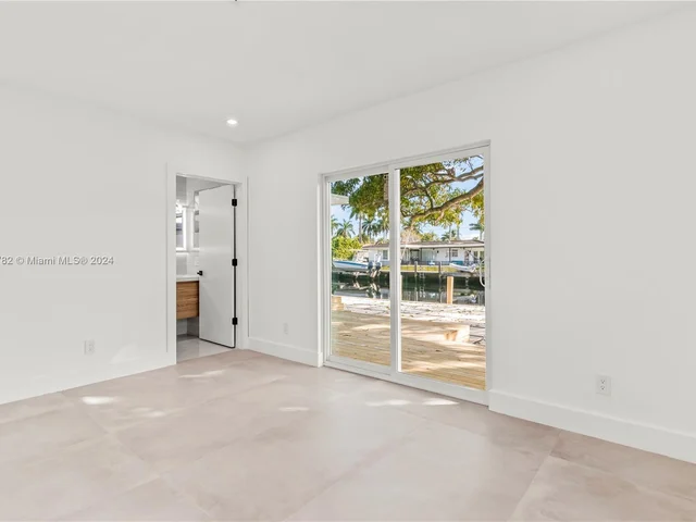 660 SE 4th Ave, Pompano Beach FL 33060