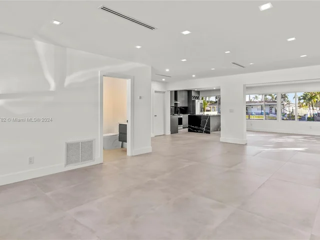 660 SE 4th Ave, Pompano Beach FL 33060