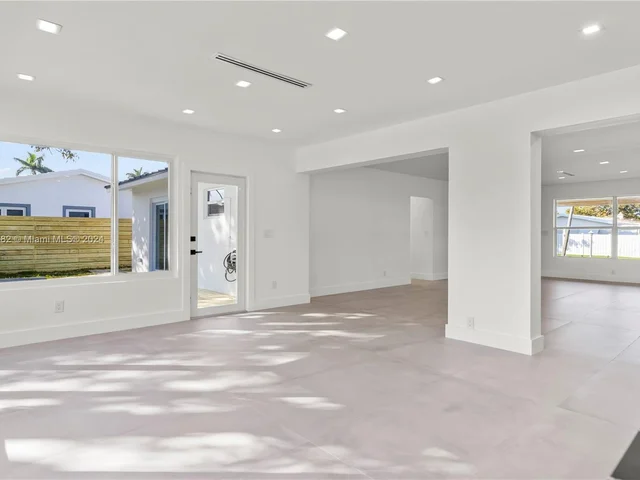 660 SE 4th Ave, Pompano Beach FL 33060